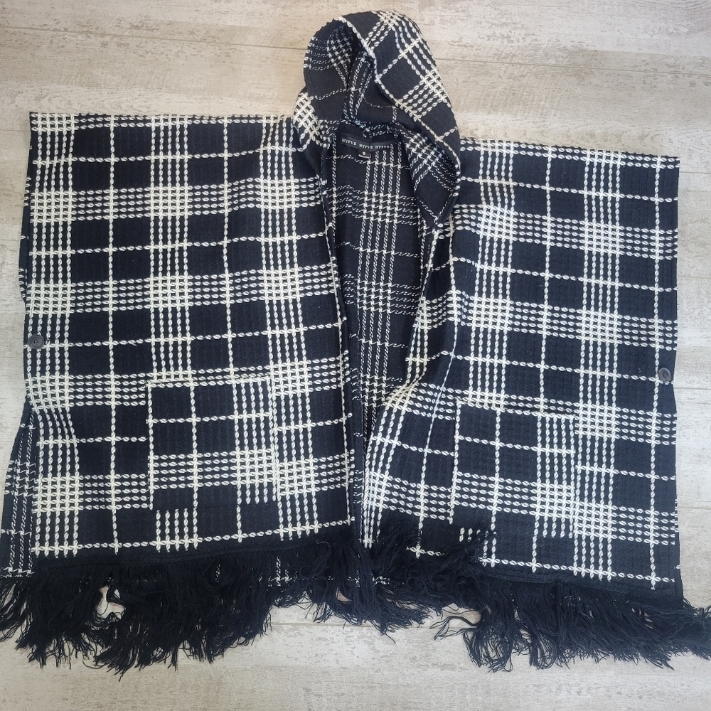 HYFVE Hooded Poncho Black & White with Fringe